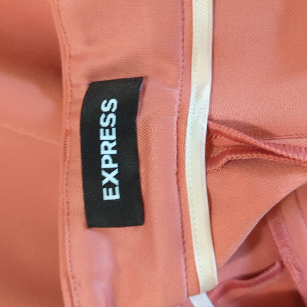 LIKE NEW Express Extreme Stretch Mid Rise Skinny Pants in Salmon Size 8 Regular - Picture 8 of 11